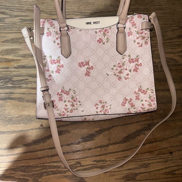 Nne West cross body floral bag - Picture 6 of 6